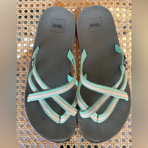 Teva “Mush” Flip Flops size 7, great condition, clean, color is green / aqua mix - Picture 2 of 5